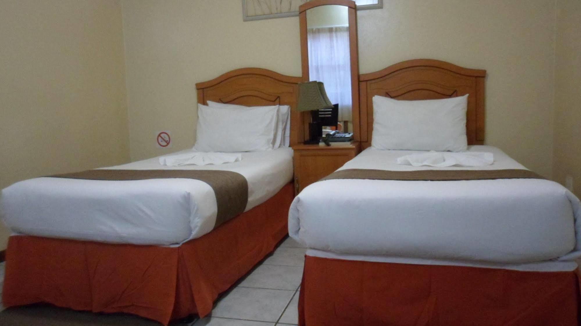 Centre Lodge Маун Екстер'єр фото